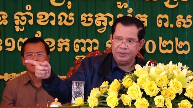 លោក ហ៊ុន សែន ថា ទោះ​លោក​ឈប់​ធ្វើ​នាយក​រដ្ឋមន្ត្រី ក៏​លោក​នៅ​តែ​មាន​សិទ្ធិ​បញ្ជា​នាយក​រដ្ឋមន្ត្រី