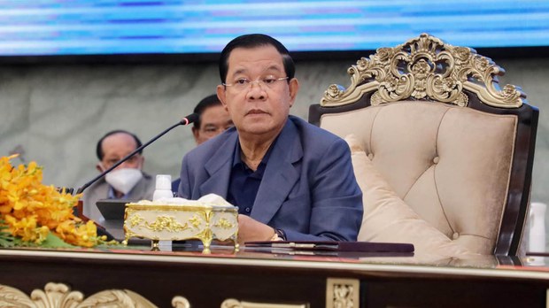 មន្ត្រី​សង្គម​ស៊ីវិល​ថា ក្រុម​ឧកញ៉ា​ឧបត្ថម្ភ​ប្រាក់​រាប់​ម៉ឺន​ដុល្លារ​ដើម្បី​ផលិត​ខ្សែ​ភាពយន្ត​ប្រវត្តិ​លោក ហ៊ុន សែន គឺ​ដើម្បី​ប្រយោជន៍​អាជីវកម្ម​របស់​ខ្លួន