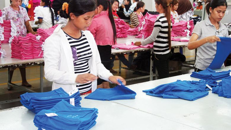 កម្ពុជា ​នាំចេញ​​សម្លៀក​បំពាក់​​ កើនដល់​ ​១០ ​ពាន់​លាន​ដុល្លារ