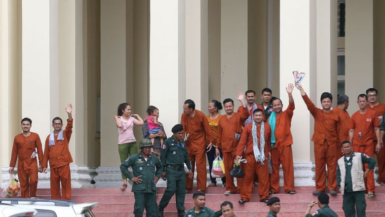 លោក ហ៊ុន សែន ​ព្រលយ​ពី​ការ​លើកលែង​ទោស​អតីត​សមាជិក CNRP, ចំណែក​ សួន សេរីរដ្ឋា ត្រូវ​បាន​លើកលែង​ទោស​យប់​មិញ