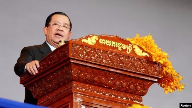 លោក​ ហ៊ុន សែន ​ថា​ កម្ពុជា​កំពុង​តែ​ស្ថិត​ក្នុង​គន្លង​នៃ​ដំណើរការ​លទ្ធិ​ប្រជាធិបតេយ្យ​និង​នីតិរដ្ឋ​ 