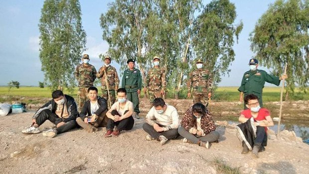 សមត្ថកិច្ច​ចាប់​ជនជាតិ​ចិន​ចំនួន​ ៦​ នាក់​ ក្រោយ​ពី​បាន​លួច​ឆ្លង​​តាម​ព្រំដែន​ប្រទេស​វៀតណាម​ចូល​មក​កម្ពុជា