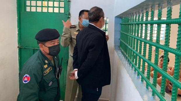 សាច់​ញាតិ​​​​​ស្នើសុំ​​​ដោះលែង​អ្នក​​​​ទោស​ស្រាលៗ និង​អ្នក​​មាន​​ជំងឺកំពុង​ជាប់​ឃុំ​ក្នុង​ពន្ធនាគារ​ខេត្ត​ព្រះសីហនុ​ ក្រោយ​ផ្ទុះ​ជំងឺ​កូវីដ​