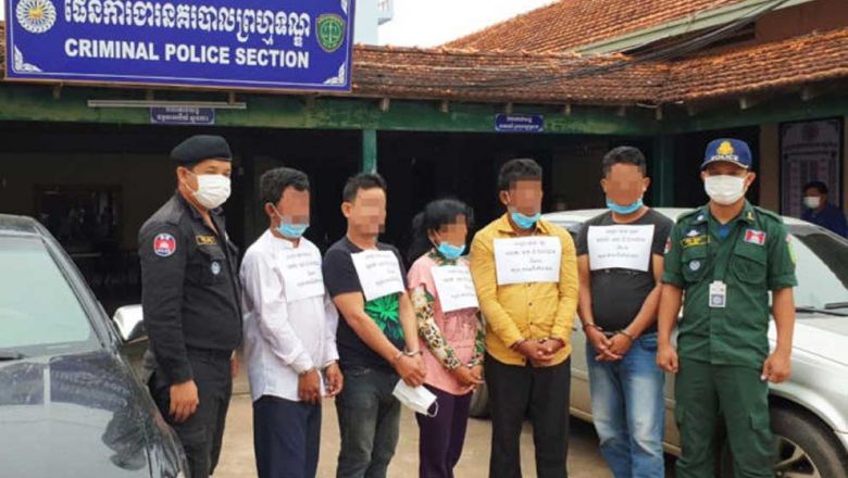 មនុស្ស​ប្រុស-ស្រី​ ៥ ​នាក់ ​ត្រូវបាន​បញ្ជូនទៅ​តុលាការ ពាក់ព័ន្ធ​នឹង​ការដើរ​លួច​លុយ​តាម​ទូ​វីង