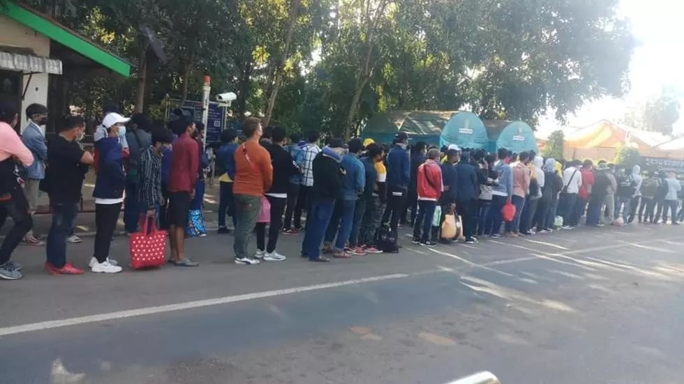 ពលករខ្មែរជាង៣០០០នាក់ចូលមកកម្ពុជាវិញត្រៀមជួបជុំបុណ្យចូលឆ្នាំខែ្មរ