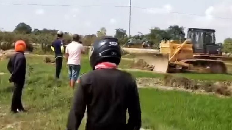 អ្នកភូមិ​បោះតង់​ដេក​យាម​ដី​ ខណៈ​សំណង​រឿង​សង់​ព្រលាន​ដោះស្រាយ​មិនទាន់​ចប់ 