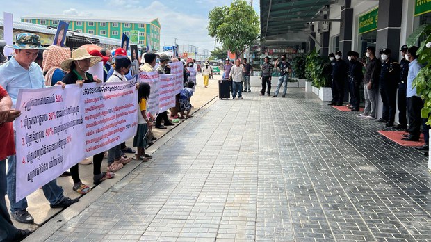 អតិថិជន​បុរី​ពិភព​ថ្មី​គ្មាន​ជំនឿ​ថា ក្រសួង​ដែន​ដី​នឹង​ជំរុញ​ឱ្យ​ភាគី​ក្រុមហ៊ុន​ទទួល​ទិញ​ផ្ទះ​ពួកគាត់