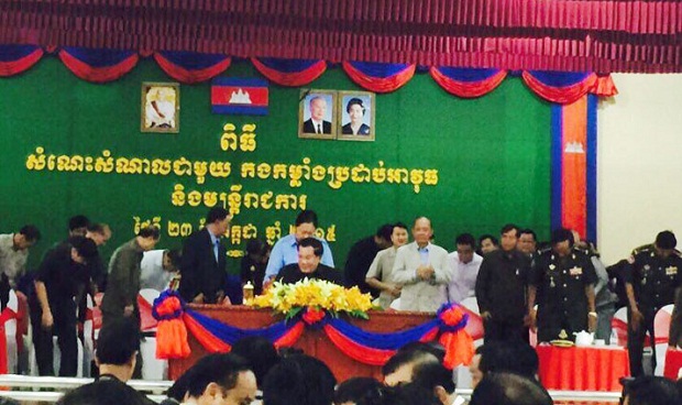 លោក ហ៊ុន សែន ចូលរួមសំណេះសំណាលជាមួយកងទ័ព