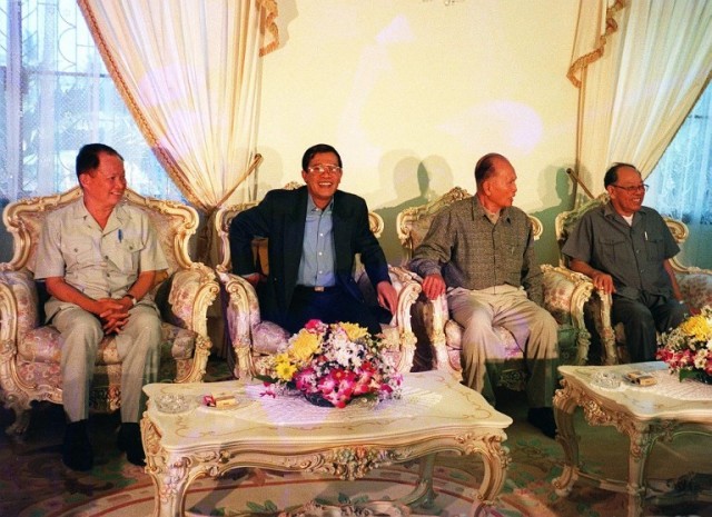២០​ឆ្នាំមុន អៀង សារី​, ខៀវ សំផន​, និង នួន ជា បាន​ទៅដល់​ផ្ទះ​សម្តេច ហ៊ុន សែន