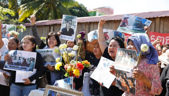 ដោះលែង​សកម្មជន ៦​នាក់​ ខណៈ​ក្រុម​អ្នក​ស្លៀក​ខ្មៅ​ត្រូវ​បាន​រារាំង