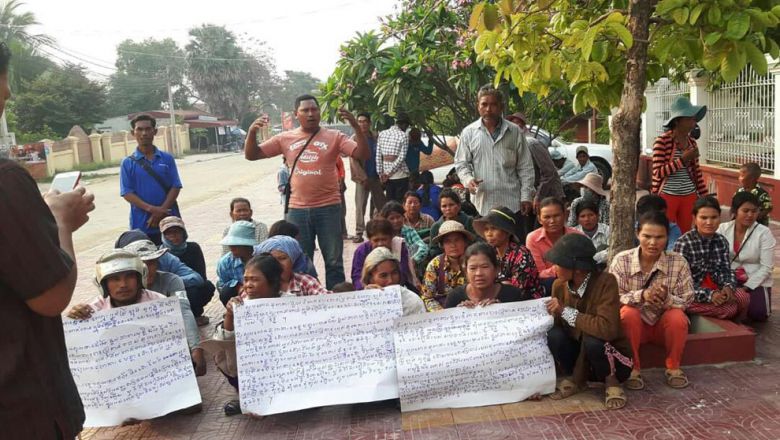 ពលរដ្ឋ​តវ៉ា​ឲ្យ​ដោះលែង​តំណាង​ក្រោយ​តុលាការ​ឃាត់​ខ្លួន