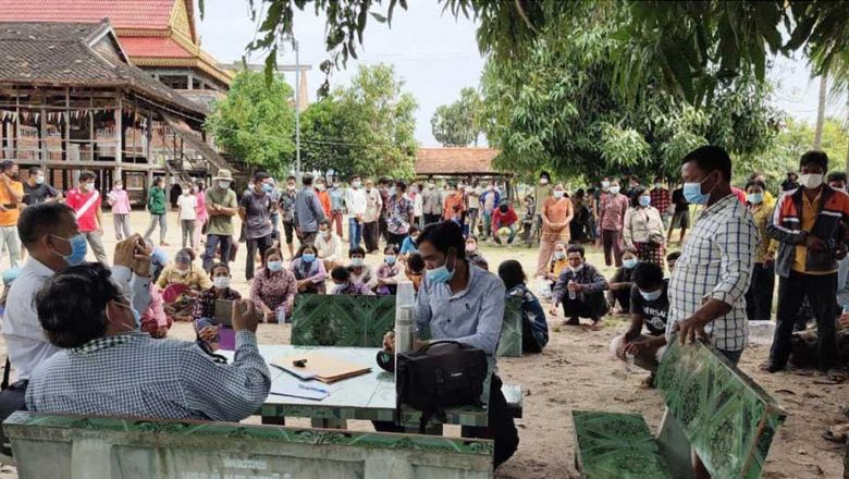 ពុទ្ធបរិស័ទ​ជាង​ ២០០ ​នាក់​នៅ​ភូមិ​សិរី តវ៉ា​ឱ្យ​អាជ្ញាធរ​បណ្តេញ​ព្រះសង្ឃ​ ១ ​អង្គ​ចេញពី​វត្ត​អង្គសិរី