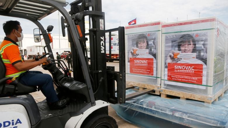 វ៉ាក់សាំង​ការពារ​វីរុស​កូ​វីដ ១៩ ស៊ី​ណូ​វ៉ា​ក់ ចំនួន ១ លាន​ដូ​សទៀត​ ដែល​រាជរដ្ឋាភិបាល​បាន​បញ្ជា​ទិញ​ពី​​ចិន បាន​ដឹក​មកដល់​​កម្ពុជា