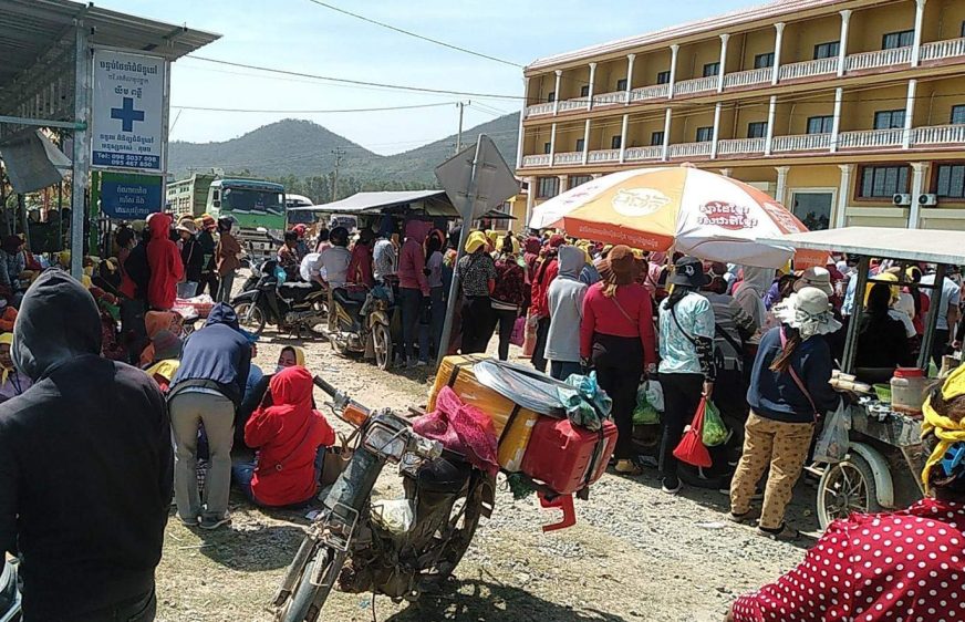 កម្មករជាង១ពាន់នាក់នៅខេត្តកំពង់ស្ពឺ តវ៉ាបិទផ្លូវជាតិលេខ៤១ ក្រោយគ្មានដំណោះស្រាយវិវាទការងារ