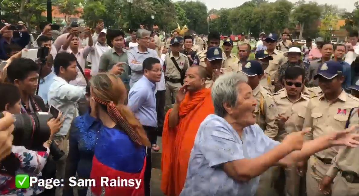 សមត្ថកិច្ចបំបែកពលរដ្ឋដែលតាមដានសវនាការលោកកឹម សុខា