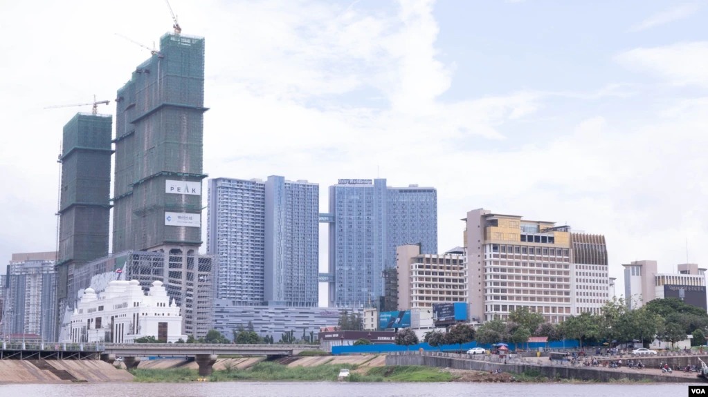 របាយការណ៍៖ សេដ្ឋកិច្ច​កម្ពុជានឹងកើន ​៤,៨ ភាគរយ នៅ​ឆ្នាំ​២០២២ តែ​ប្រឈម​ហានិភ័យ​ច្រើន