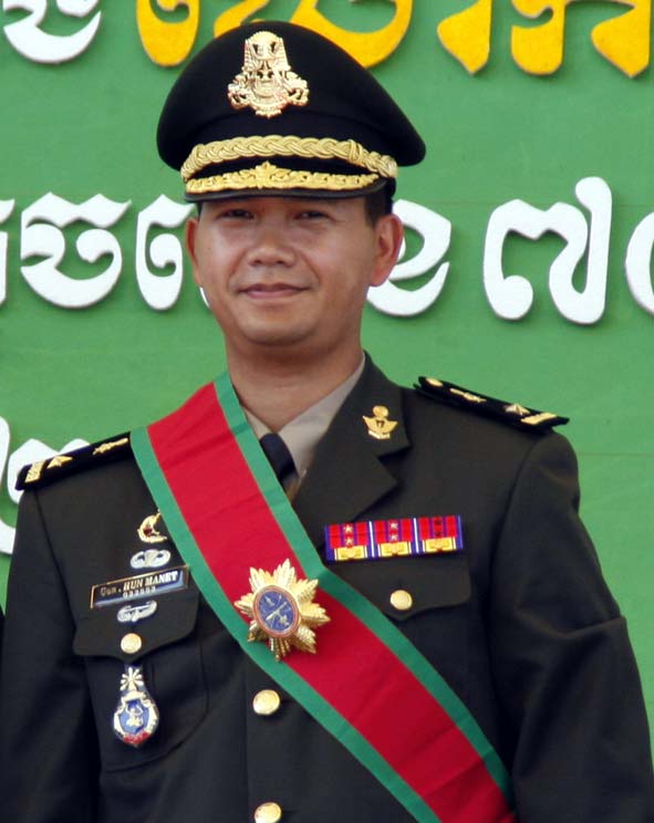ឧត្តមសេនីយ៍ ហ៊ុន ម៉ាណែត សន្យា​នឹង​ដោះ​ស្រាយ​បញ្ហា​ដីធ្លី​ ជា​មួយ​​អភិបាល​រាជ​ធានី​ភ្នំពេញ​