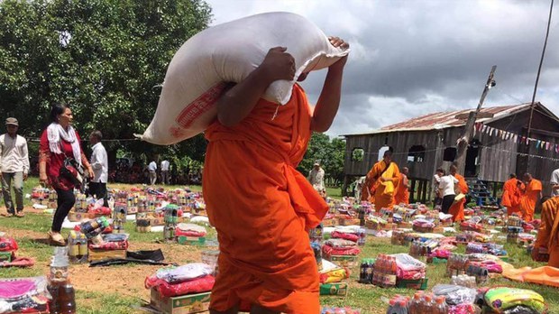 ព្រះសង្ឃ​​តាម​​បណ្ដា​​វត្តអារាម​​មួយ​​ចំនួន​​ឆាន់​មី​​ជំនួស​​ជា​​បណ្ដើរៗ​ ​និង​​ប្រឈម​​ខ្វះ​​ចង្ហាន់​​នា​​ពេល​​ខាងមុខ