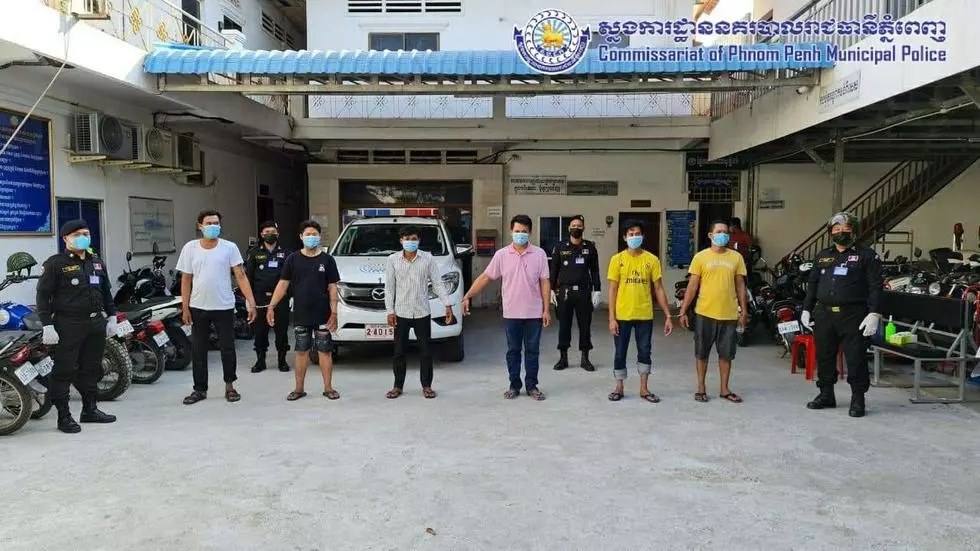 អាជ្ញាធរក្រុងភ្នំពេញអះអាងថា មកដល់ពេលនេះមនុស្សជាង១០០នាក់ហើយត្រូវបានចាប់ខ្លួនព្រោះល្មើសការហាមឃាត់