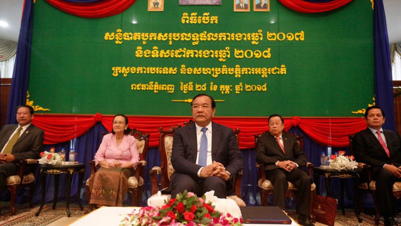 លោក​ អ៊ុច បូររិទ្ធ ចាត់​ទុក​ការ​រិះ​គន់​ពី​សហគមន៍​អន្តរ​ជាតិ​ថា ​«ជា​ព្យុះ​នយោ​បាយ​ដ៏ឃោរឃៅ»