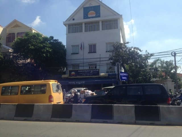 តុលាការ រឹបអូស​ទ្រព្យសម្បតិ្ត​លោក សម រង្ស៊ី ជា​ថ្នូរ​សង​ជំ​ងី​ចិត្ត​មេបក្ស​កាន់អំណាច