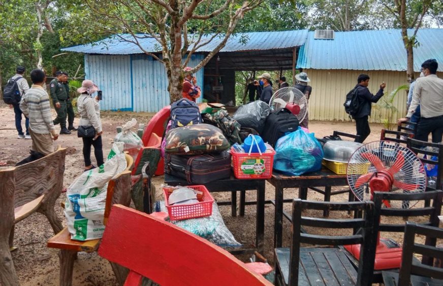 អាជ្ញាធរ​ខេត្តព្រះសីហនុ​រុះរើ​ផ្ទះ​ពលរដ្ឋ​ដែល​ចាញ់ក្ដី​រឿង​ជម្លោះ​ដីធ្លី​ជាមួយ​គ្រួសារ​អតីត​មន្ត្រី​រាជការ​មួយរូប