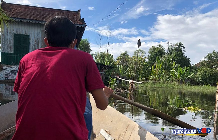 ផ្ទះ​ពលរដ្ឋ​១០​គ្រួសារ​នៅ​សង្កាត់​បាក់ខែង​លិចទឹក​ដោយសារ​ចាក់​ដី​លុប​ព្រែក