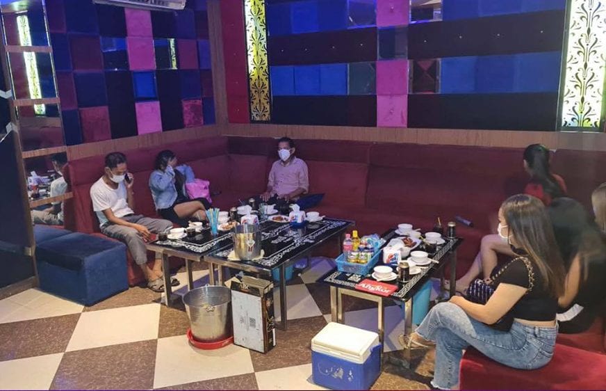 សង្គម​ស៊ីវិល​ជំរុញ​​​អាជ្ញាធរ​អនុវត្ត​ច្បាប់​​​មាន​តម្លាភាព​លើ​ម្ចាស់​ក្លឹប​និង​ខារ៉ាអូខេ​ដែលគប់គិត​គ្នា​ល្មើស​វិធាន​សុខា​ភិបាល