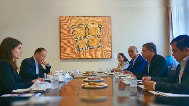 មន្ត្រី​សង្គម​ស៊ីវិល​ជួប​ឯកអគ្គរាជទូត​អូស្ត្រាលី​ប្រចាំ​កម្ពុជា បង្ហាញ​កង្វល់​ជុំវិញ​ការ​វិវឌ្ឍ​ថ្មីៗ នៃ​ស្ថានភាព​សិទ្ធិ​មនុស្ស និង​ការ​ចាប់​ខ្លួន​លោក រ៉ុង ឈុន