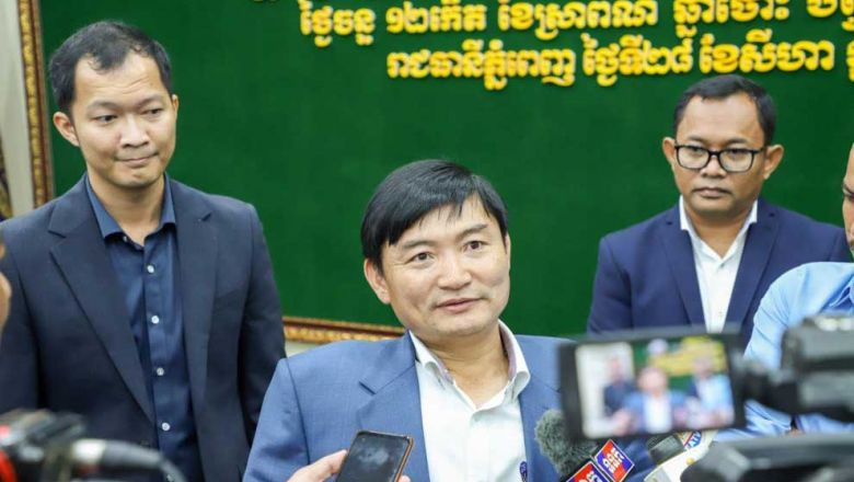 សហជីព​កំណត់​តួលេខ​ប្រាក់​ឈ្នួល ​២ ​ជម្រើស ខណៈ​កិច្ចប្រជុំ​កំពុង​បន្ដ​ពិភាក្សា​