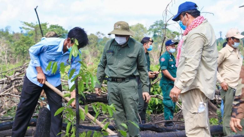 អាជ្ញាធរខេត្ត​ចាប់ផ្ដើម​ដាំ​កូនឈើ​លើ​ដី​ដែលមាន​ការទន្ទ្រាន