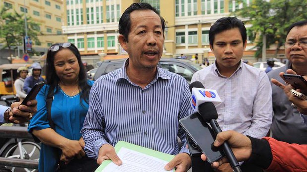 លោក រ៉ុង ឈុន ព្រម​វះកាត់​ភ្នែក​ម្ខាង តែ​ស្នើ​សុំ​សម្រាក​នៅ​មន្ទីរពេទ្យ​ឲ្យ​បាន​ត្រឹមត្រូវ