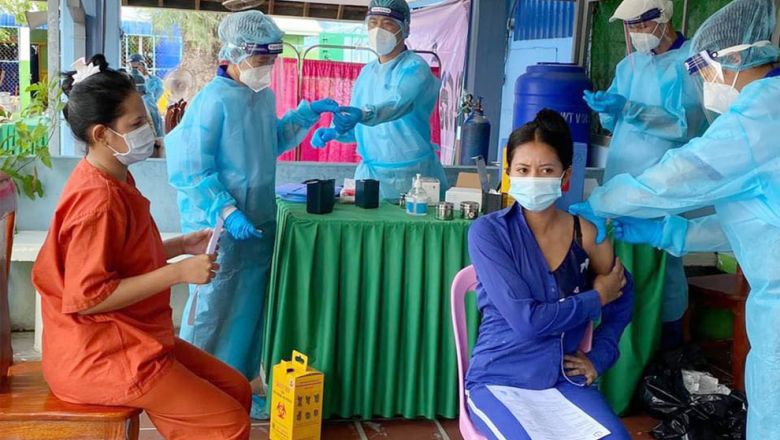 មន្ត្រី៖ ជន​ជាប់ឃុំ​សរុប​ជាង​ ៣៧ ០០០ ​នាក់​ បាន​ចាក់​វ៉ាក់សាំង​ដូស​ទី​២ ​ស្ទើរ​១០០%