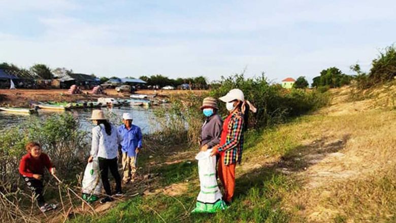 ប្រជានេសាទ​ជាង​ ៣០០ ​គ្រួសារ​ ចូលរួម​ប្រមូល​សំណល់​ប្លាស្ទិក​ពី​ជុំវិញ​ទន្លេសាប