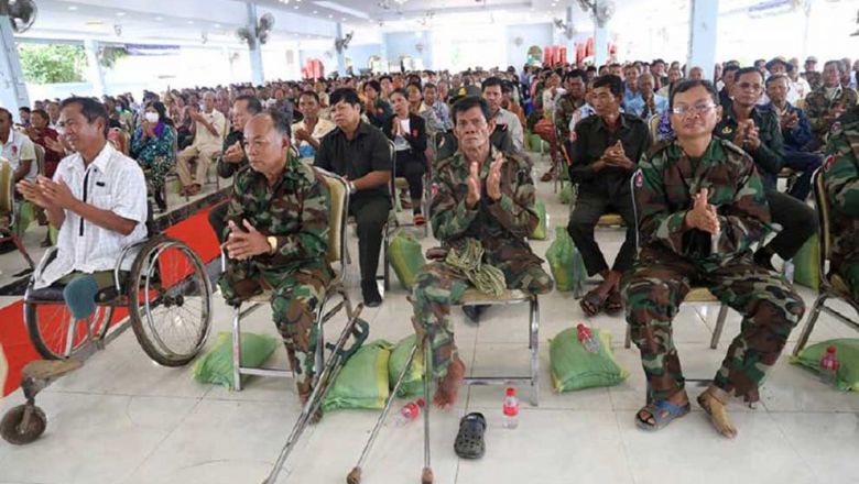 ក្នុង​ ១ ​ខែ ​រដ្ឋាភិបាល​ចំណាយ​ថវិកា ​$៣០​ លាន​ ផ្តល់ជូន​អតីតយុទ្ធជន​ជិត​ ២០ ​ម៉ឺន​នាក់​ 