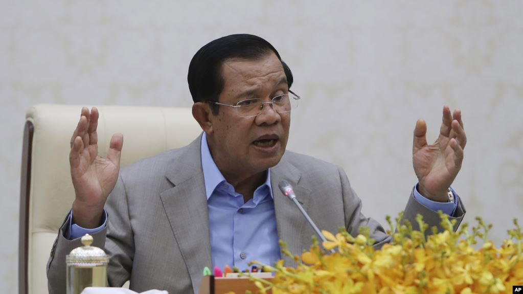 លោក​ហ៊ុនសែន​បាន​សន្យា​​បន្ធូរ​បន្ថយ​ពន្ធ​លើ​រោងចក្រ​កាត់​ដេរ​ដោយ​សារ​មេរោគ​កូរ៉ូណា និង​ការ​ខាត​បង់​ឋានៈ​អនុគ្រោះ​ពន្ធ​ EBA