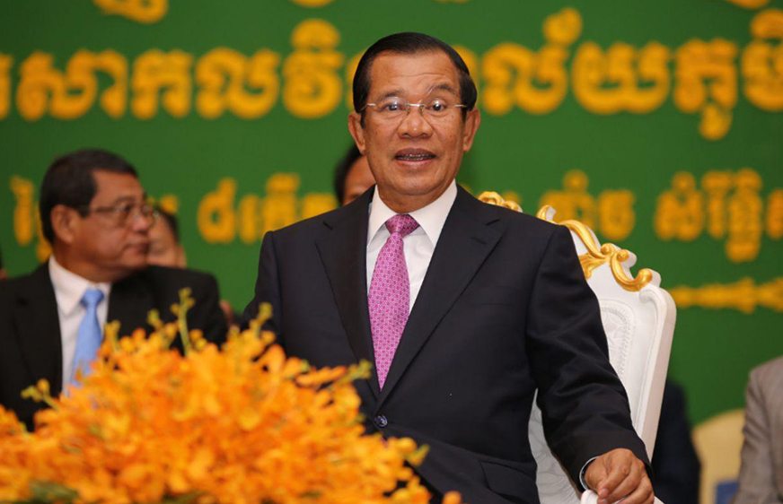 លោក ហ៊ុន សែន ប្រតិកម្មនឹងលោក សម រង្ស៊ី ដែលហៅបក្សតូចៗថា «បក្សអំពិលអំពែក»
