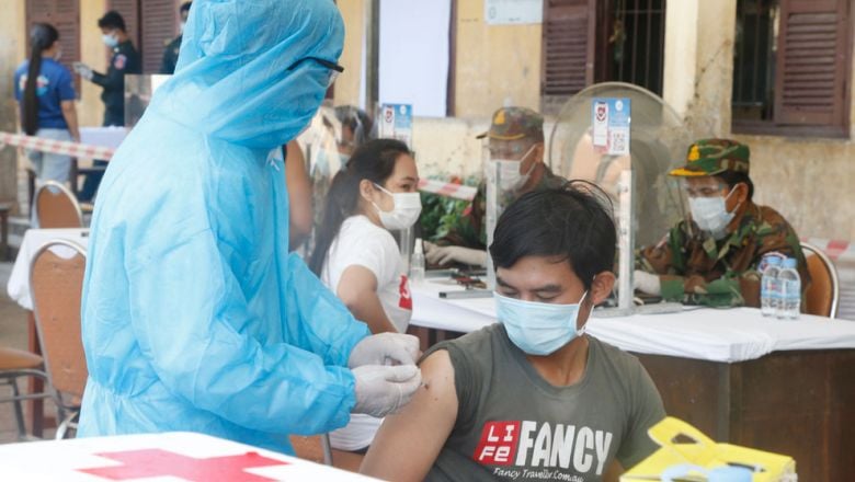 ក្រសួង​ការពារ​ជាតិ​បន្ថែម​ទីតាំង​ចាក់​វ៉ាក់សាំង​នៅ​តំបន់​ក្រហម​ចំនួន ១៧ កន្លែង​បន្ថែមទៀត ដើម្បី​ឱ្យ​សមតុល្យ​នឹង​ចំនួន​ពលរដ្ឋ