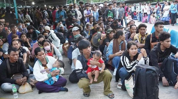 ពលករ​ខ្មែរ​មួយចំនួន​ត្អូញត្អែរ​គ្មាន​លុយ​មក​លេង​​ចូល​ឆ្នាំ ខណៈ​មន្ត្រី​ព្រំដែន​បន្ត​កៀប​យក​លុយ