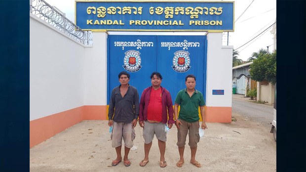 ក្រុម​គ្រួសារ​មាន​ជម្លោះ​ដីធ្លី​នៅ​ស្រុក​ស្អាង​ ខេត្ត​កណ្ដាល​ ស្នើ​សុំ​តុលាការ​ដោះលែង​ប្ដី​ពួកគាត់​ឲ្យ​បាន​ជួប​ជុំ​គ្នា​វិញ