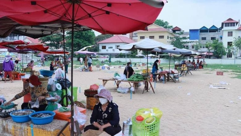 សាលា​ខេត្ត​កណ្តាល បាន​រៀបចំ​ទីលាន​កីឡដ្ឋាន​ក្នុង​ក្រុង​តាខ្មៅ ទៅ​ជា​ផ្សារ​លក់​ដូរ​បណ្តោះអាសន្ន