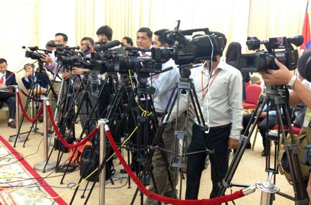 អង្គការ​សិទ្ធិមនុស្ស​អន្តរជាតិ១២ស្ថាប័ន​​អំពាវនាវ​ដល់​រដ្ឋាភិបាល​​ឲ្យ​បញ្ឈប់​​ជា​បន្ទាន់​នូវ​ការវាយប្រហារ​មកលើ​សេរីភាព​នៃ​ការបញ្ចេញ​មតិ​ក្នុង​បរិបទ​នៃ​ជំងឺកូវីដ១៩​