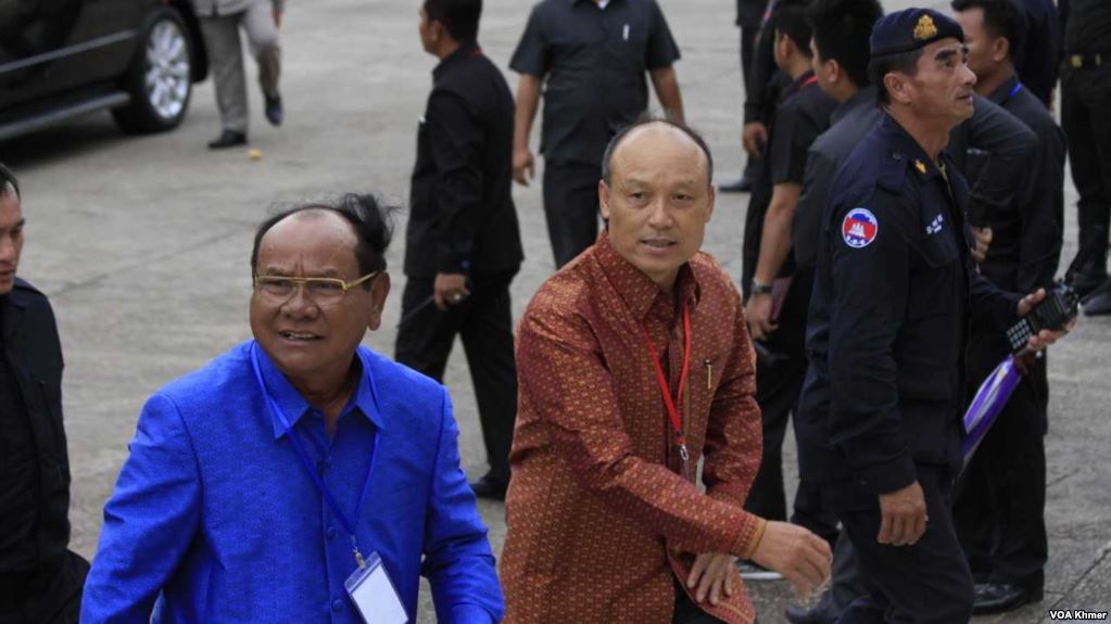 កម្ពុជាគ្រោង​ផ្លាស់ប្ដូរ​ក្បាល​ម៉ាស៊ីន​កងទ័ព​មុន​ការ​បោះឆ្នោត​ដោយ​ដាក់​មនុស្ស​ជំនិត​របស់​លោក​ ហ៊ុន សែន