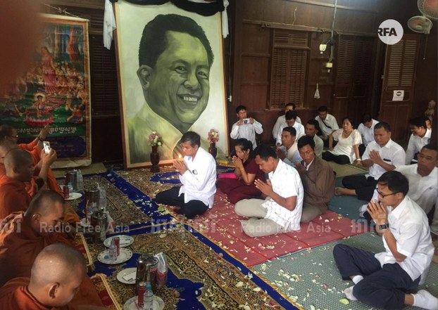 គណបក្ស​ប្រជាធិបតេយ្យ​មូលដ្ឋាន​ធ្វើ​បុណ្យ​គម្រប់​ខួប​១​ឆ្នាំ​រំឭក​ដល់​បណ្ឌិត កែម ឡី