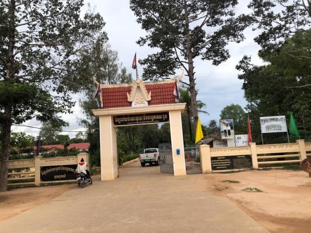 សាលារៀន១៩ ក្នុងស្រុកពួក ត្រូវបិទបណ្តោះអាសន្ន ក្រោយស្រ្ដីម្នាក់តេស្ដឃើញកូវីដ-១៩