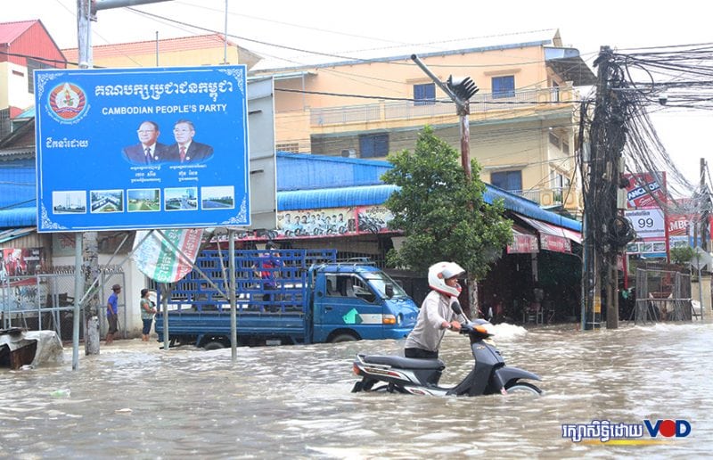 បទយកការណ៍៖ រដូវ​វស្សា​មក​ដល់ ជំនន់​ទឹក​ភ្លៀង​នៅ​តែ​ជា​បន្លា​ក្នុង​បេះដូង​ពលរដ្ឋ​រស់​នៅ​ក្នុង​រាជ​ធានី​ភ្នំពេញ