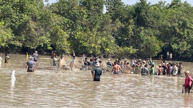 ពលរដ្ឋ​តំបន់​អង្គរ​រក្សា​ប្រពៃណី​ចាប់​ត្រី​រួមគ្នា​ក្នុង​បឹង​ដើម្បី​បង្ហាញ​សាមគ្គីភាព