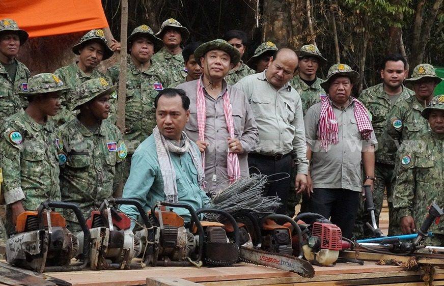 មន្ត្រី​​បរិស្ថាន​​ថា​ តម្រូវ​ការ​​គ្រឿង​​សង្ហា​​រឹម​​ធ្វើ​​ឱ្យ​​ប៉ះពាល់​​ធនធាន​​ព្រៃ​ឈើ​​នៅ​​កម្ពុជា​