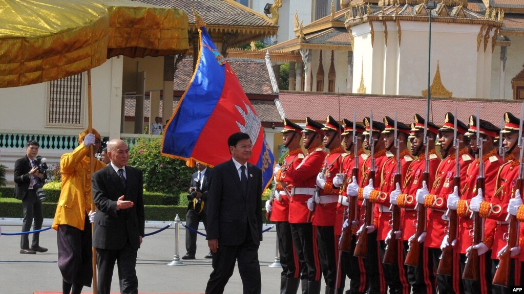 ប្រធានរដ្ឋឡាវ ​មក​បំពេញ​ទស្សន​កិច្ច​នៅ​កម្ពុជាដើម្បីពង្រឹង​ទំនាក់​ទំនង​រវាង​ប្រទេស​ជិត​ខាង​ទាំងពីរ 