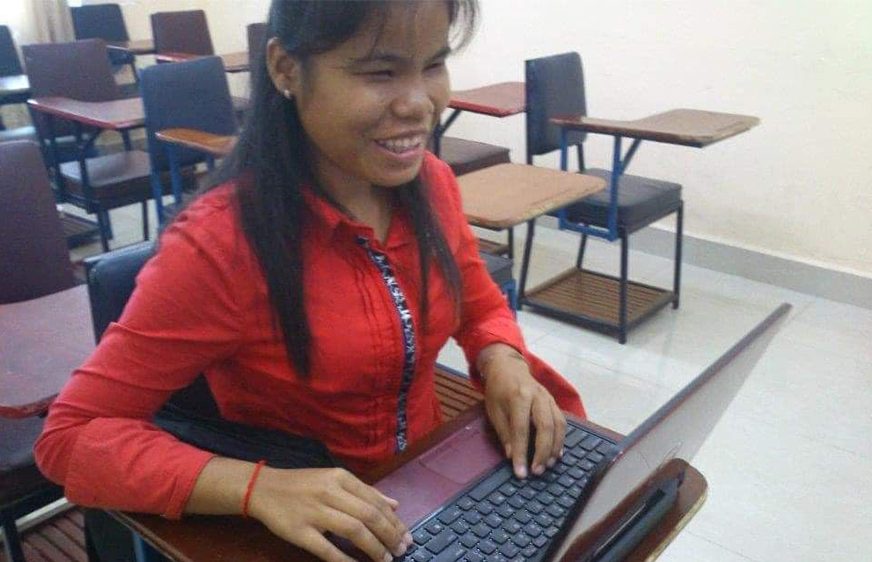 វិបត្តិ​កូវីដ-១៩​ ធ្វើ​ឱ្យ​ស្ត្រី​ពិការ​ភ្នែក​ម្នាក់​ត្រូវ​បាត់​បង់​ការងារ​